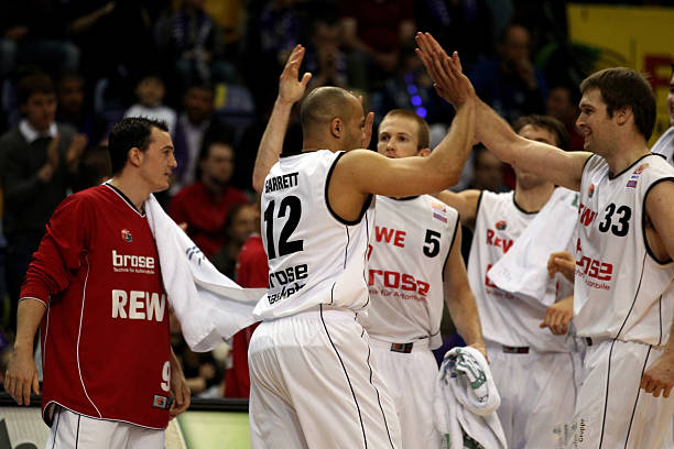 员在场上的 员在场上的